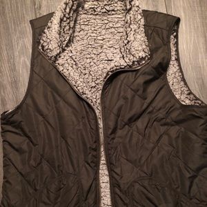Thread and supply reversible vest